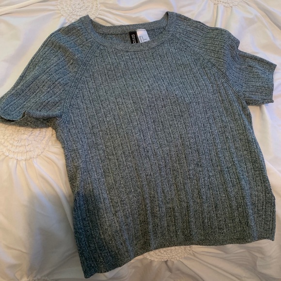 pack of tees !! or selling them separate :)) - Picture 4 of 5